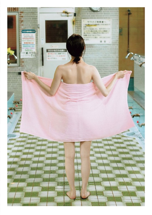 뒤로 돌아줘